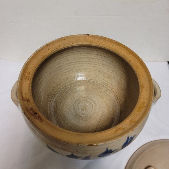 Blackberry Bean pot Stoneware crock Delft blue lidded handles - Picture 4 of 8